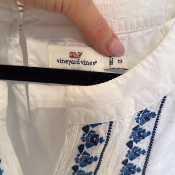 Vineyard Vines Poplin White Sleeveless Tank Top with Blue Embroidery - Picture 4 of 10